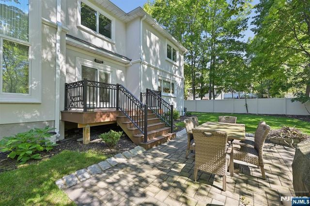 8 Ranch Lane, Closter, NJ 07624