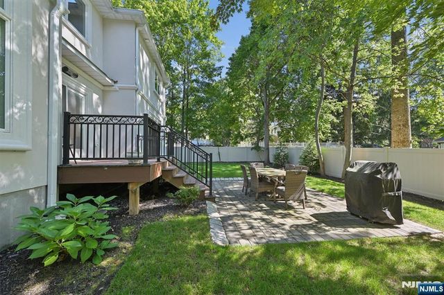 8 Ranch Lane, Closter, NJ 07624