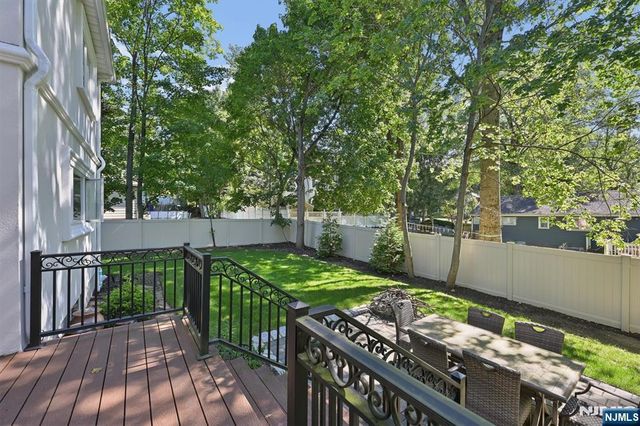 8 Ranch Lane, Closter, NJ 07624
