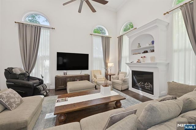 8 Ranch Lane, Closter, NJ 07624