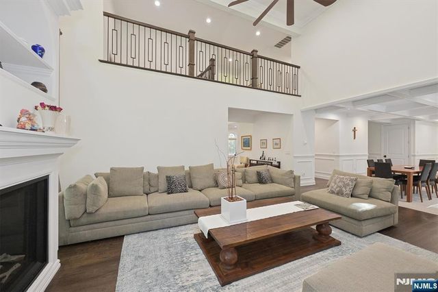 8 Ranch Lane, Closter, NJ 07624