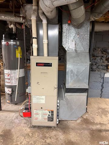 237 1ST Avenue, Clinton, IA 52732