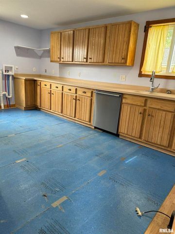 237 1ST Avenue, Clinton, IA 52732