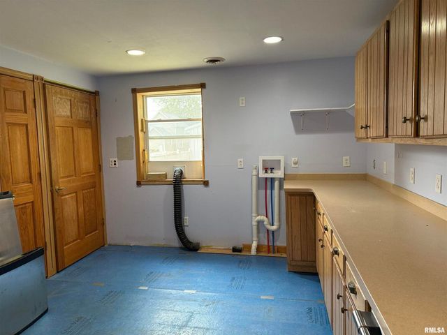 237 1ST Avenue, Clinton, IA 52732