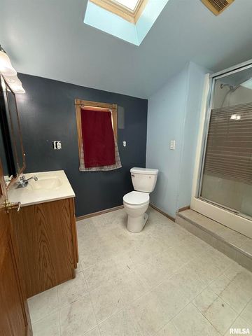 237 1ST Avenue, Clinton, IA 52732