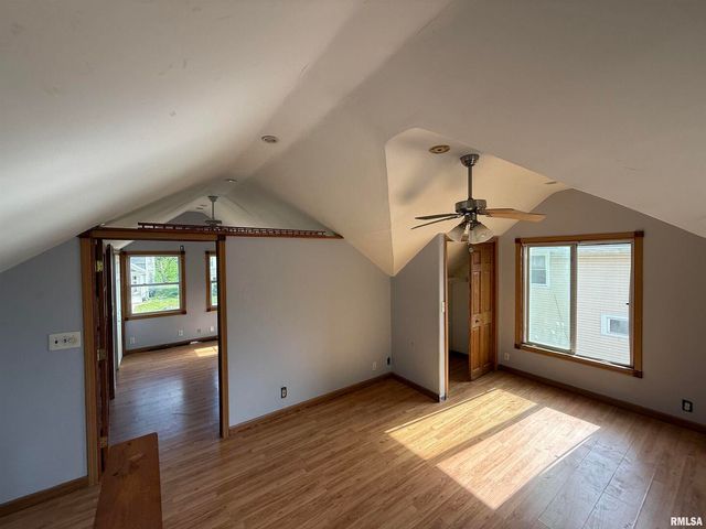 237 1ST Avenue, Clinton, IA 52732