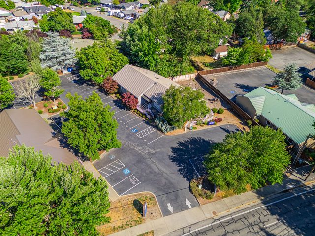 873 NE 7th Street, Grants Pass, OR 97526