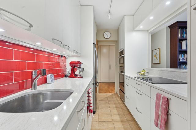 1325 N State Parkway 8E, Chicago, IL 60610