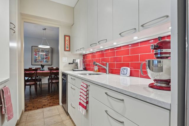 1325 N State Parkway 8E, Chicago, IL 60610