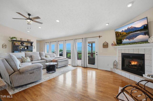 132 Landon Drive, Mount Carmel, TN 37645