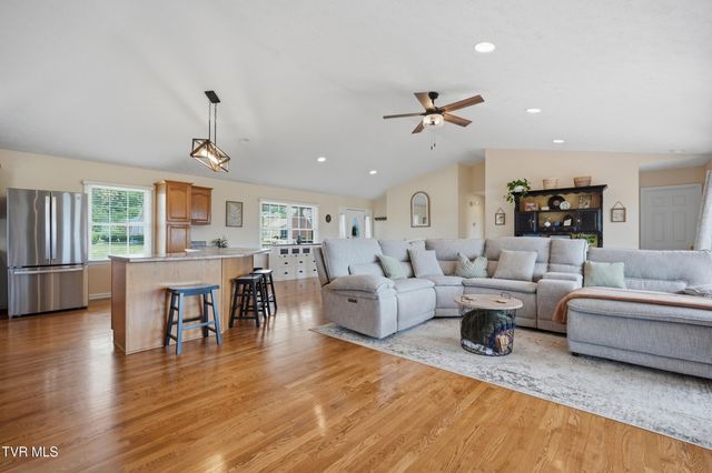 132 Landon Drive, Mount Carmel, TN 37645