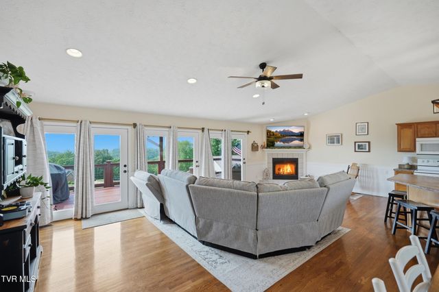 132 Landon Drive, Mount Carmel, TN 37645