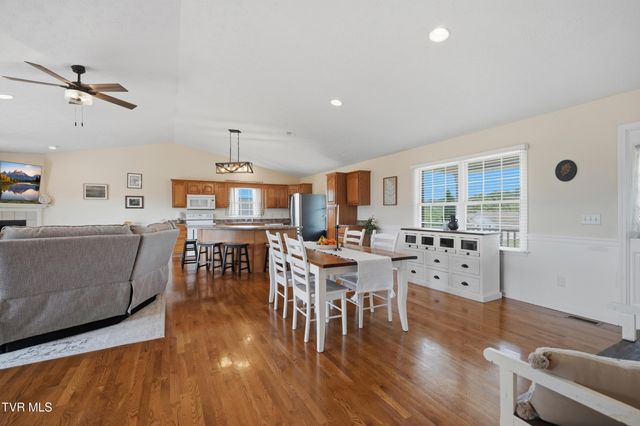 132 Landon Drive, Mount Carmel, TN 37645