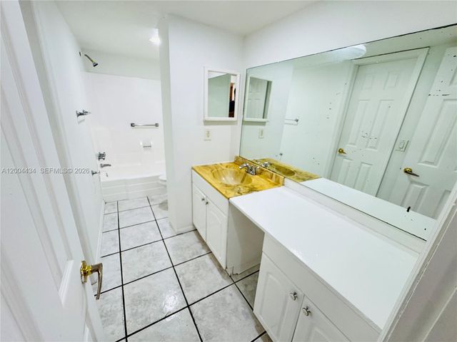 2800 NW 56th Avenue D102, Lauderhill, FL 33313
