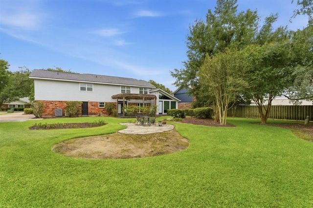 4808 W Quail Hollow Dr Drive, Lake Charles, LA 70605