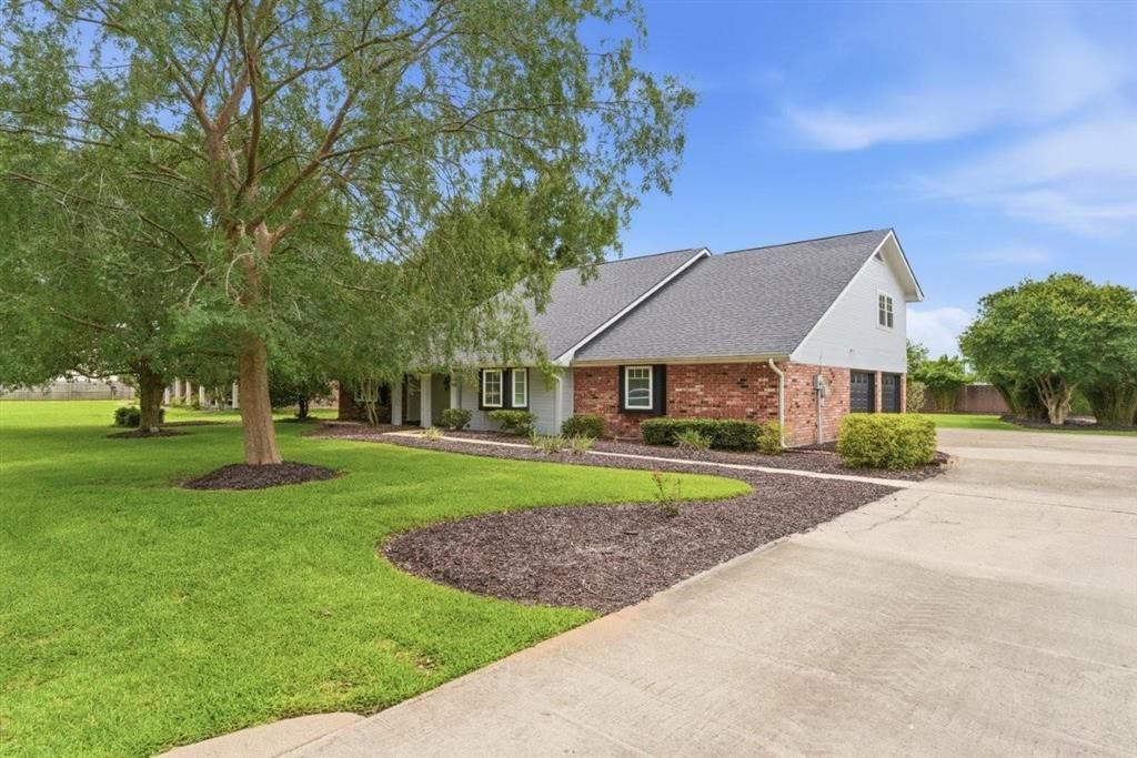 4808 W Quail Hollow Dr Drive, Lake Charles, LA 70605