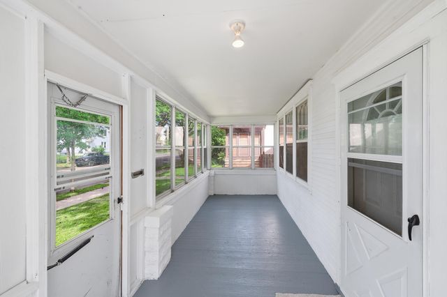 934 Central Avenue W, Saint Paul, MN 55104