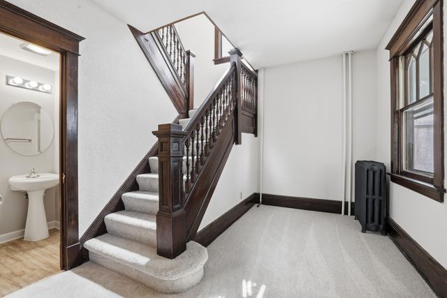 934 Central Avenue W, Saint Paul, MN 55104