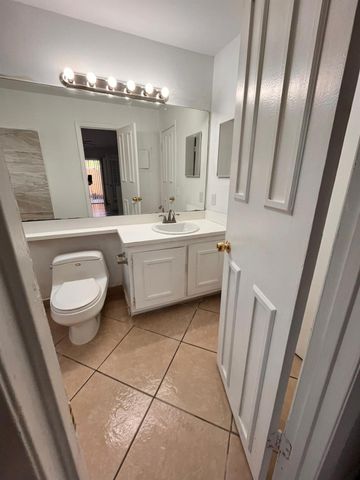 4132 Palm Bay Circle B, West Palm Beach, FL 33406