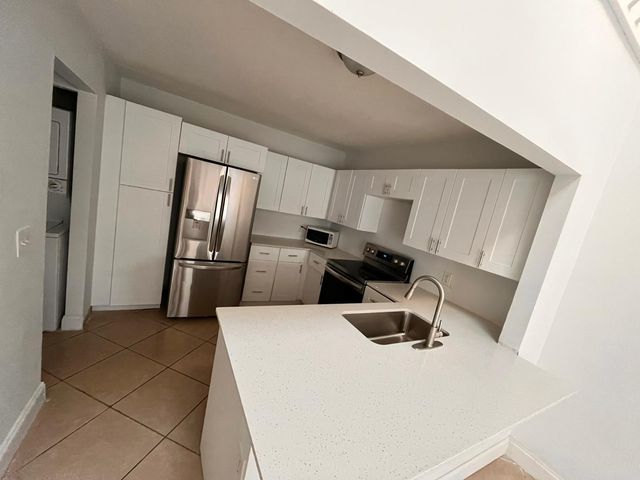 4132 Palm Bay Circle B, West Palm Beach, FL 33406