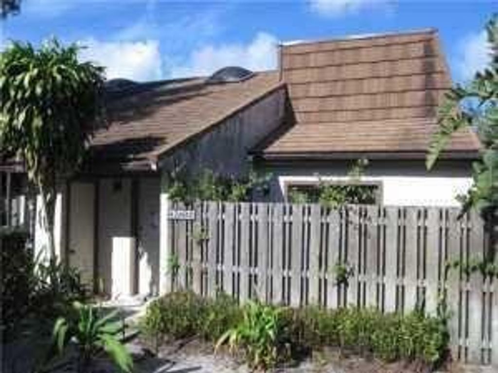 4132 Palm Bay Circle B, West Palm Beach, FL 33406