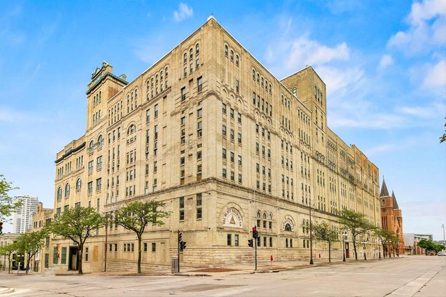 270 E Highland AVENUE #213, Milwaukee, WI 53202