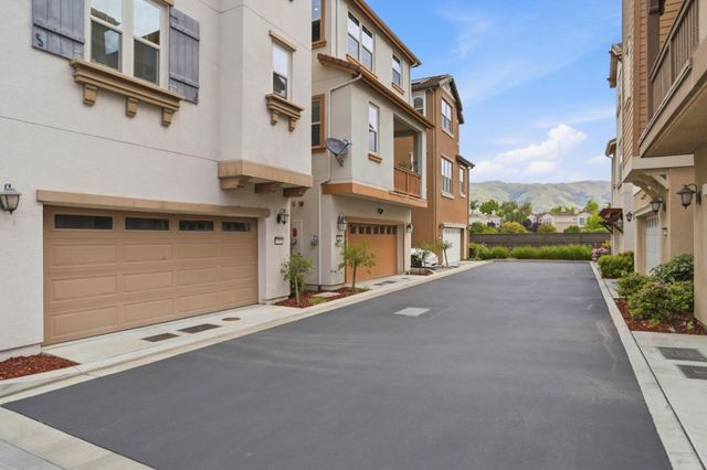 1536 Hidden Creek Lane, Milpitas, CA 95035