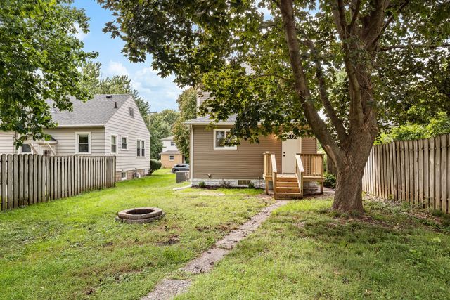 2384 28th Street, Moline, IL 61265