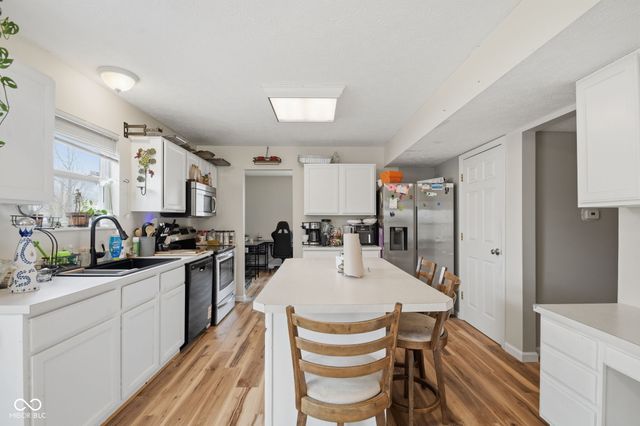 870 Breaside Lane, Greenwood, IN 46143