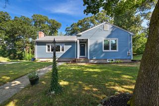 25 Pershing Ave, Acushnet, MA 02743