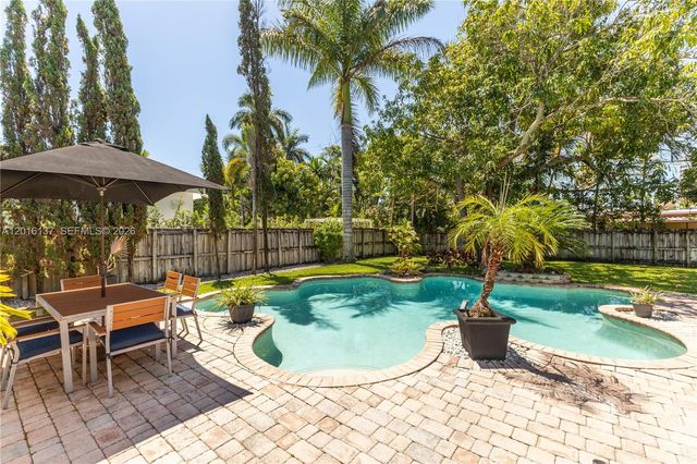 2010 Alamanda Dr, North Miami, FL 33181