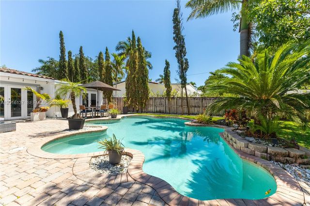 2010 Alamanda Dr, North Miami, FL 33181