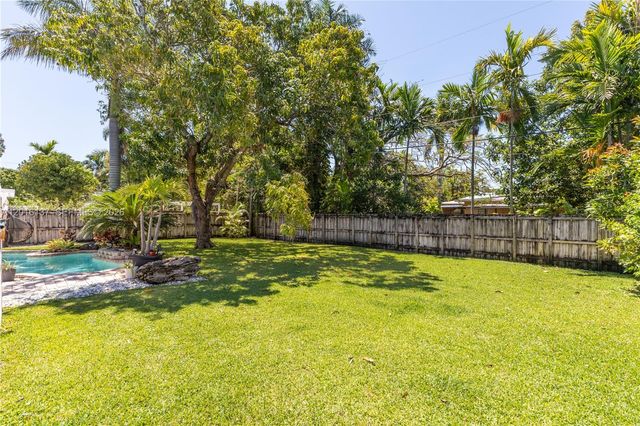 2010 Alamanda Dr, North Miami, FL 33181