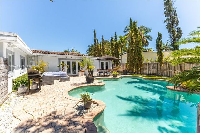 2010 Alamanda Dr, North Miami, FL 33181