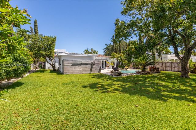 2010 Alamanda Dr, North Miami, FL 33181