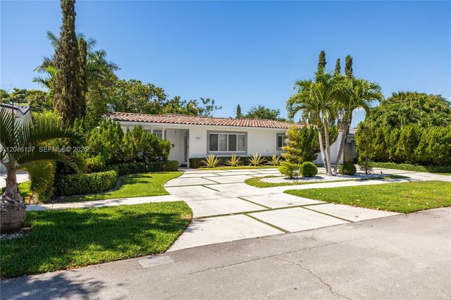 2010 Alamanda Dr, North Miami, FL 33181