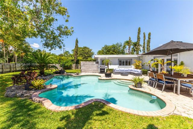 2010 Alamanda Dr, North Miami, FL 33181