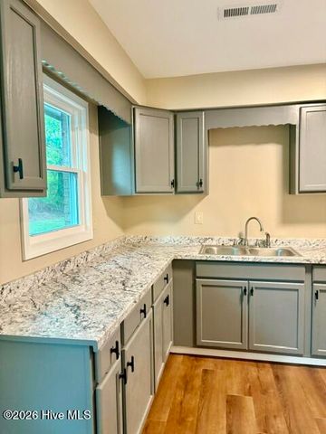 1309 Manchester Road, Kinston, NC 28504