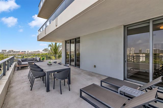 2960 NE 207th Street 811, Aventura, FL 33180