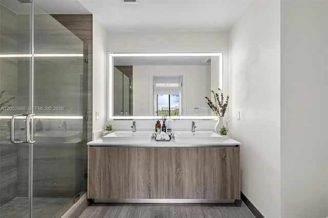 2960 NE 207th Street 811, Aventura, FL 33180