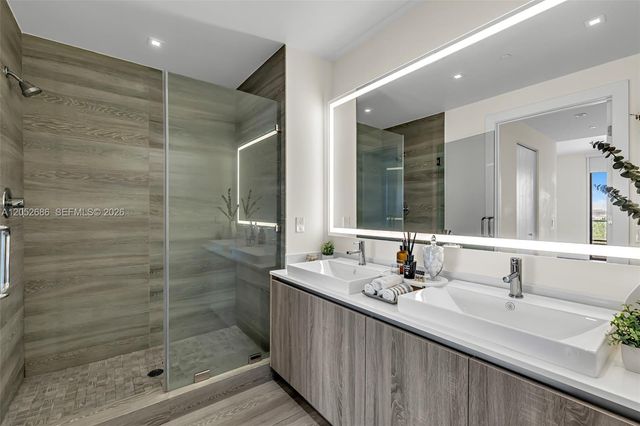 2960 NE 207th Street 811, Aventura, FL 33180