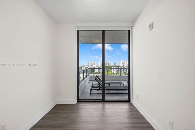 2960 NE 207th Street 811, Aventura, FL 33180