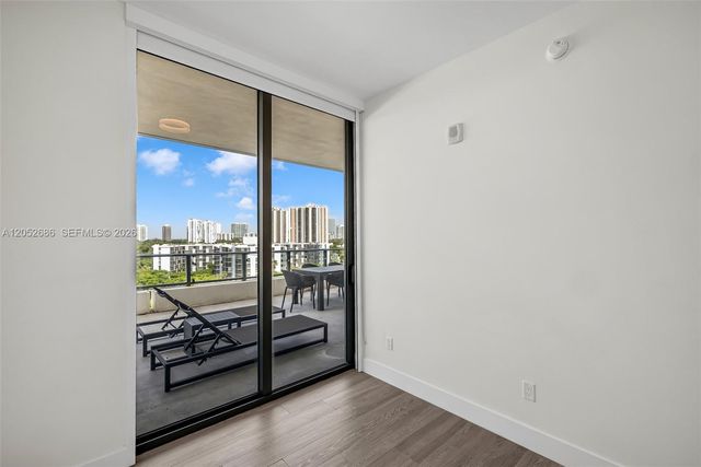 2960 NE 207th Street 811, Aventura, FL 33180