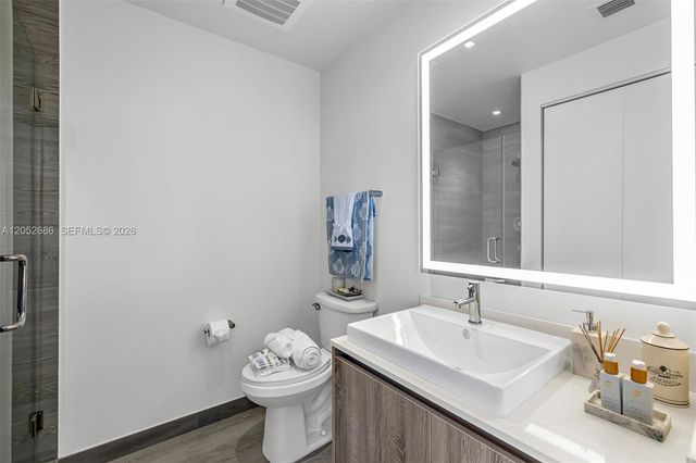 2960 NE 207th Street 811, Aventura, FL 33180