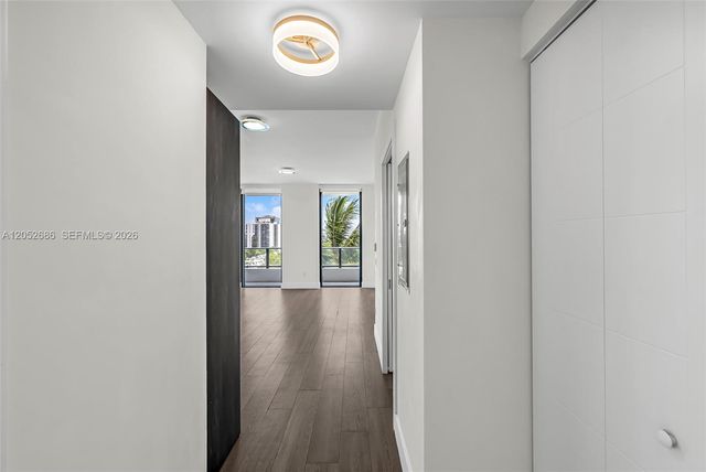 2960 NE 207th Street 811, Aventura, FL 33180
