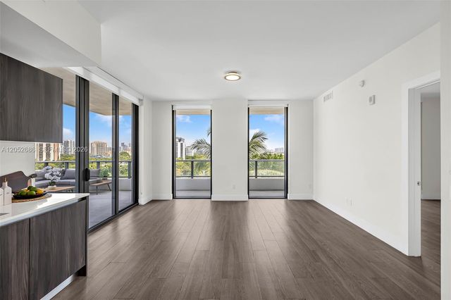 2960 NE 207th Street 811, Aventura, FL 33180