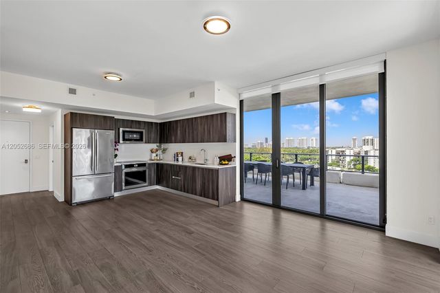 2960 NE 207th Street 811, Aventura, FL 33180