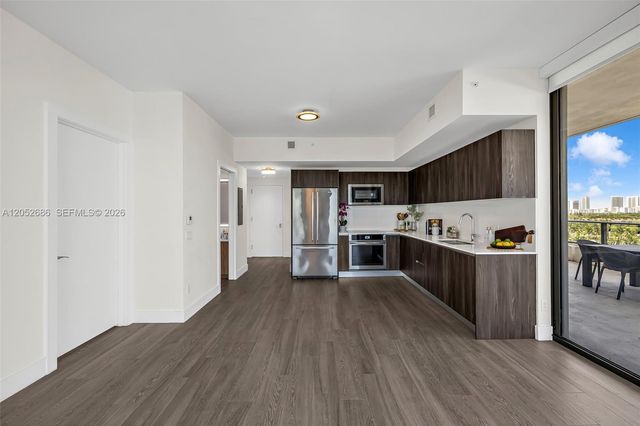 2960 NE 207th Street 811, Aventura, FL 33180