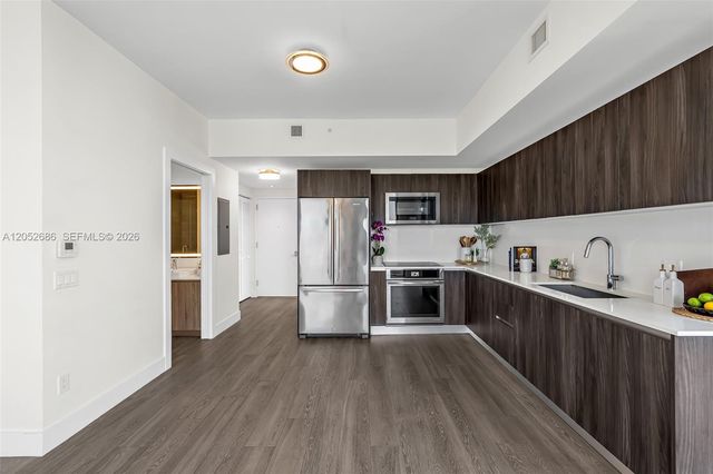 2960 NE 207th Street 811, Aventura, FL 33180