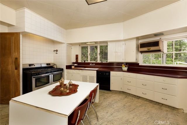 28641 North Shore Road, Lake Arrowhead, CA 92352